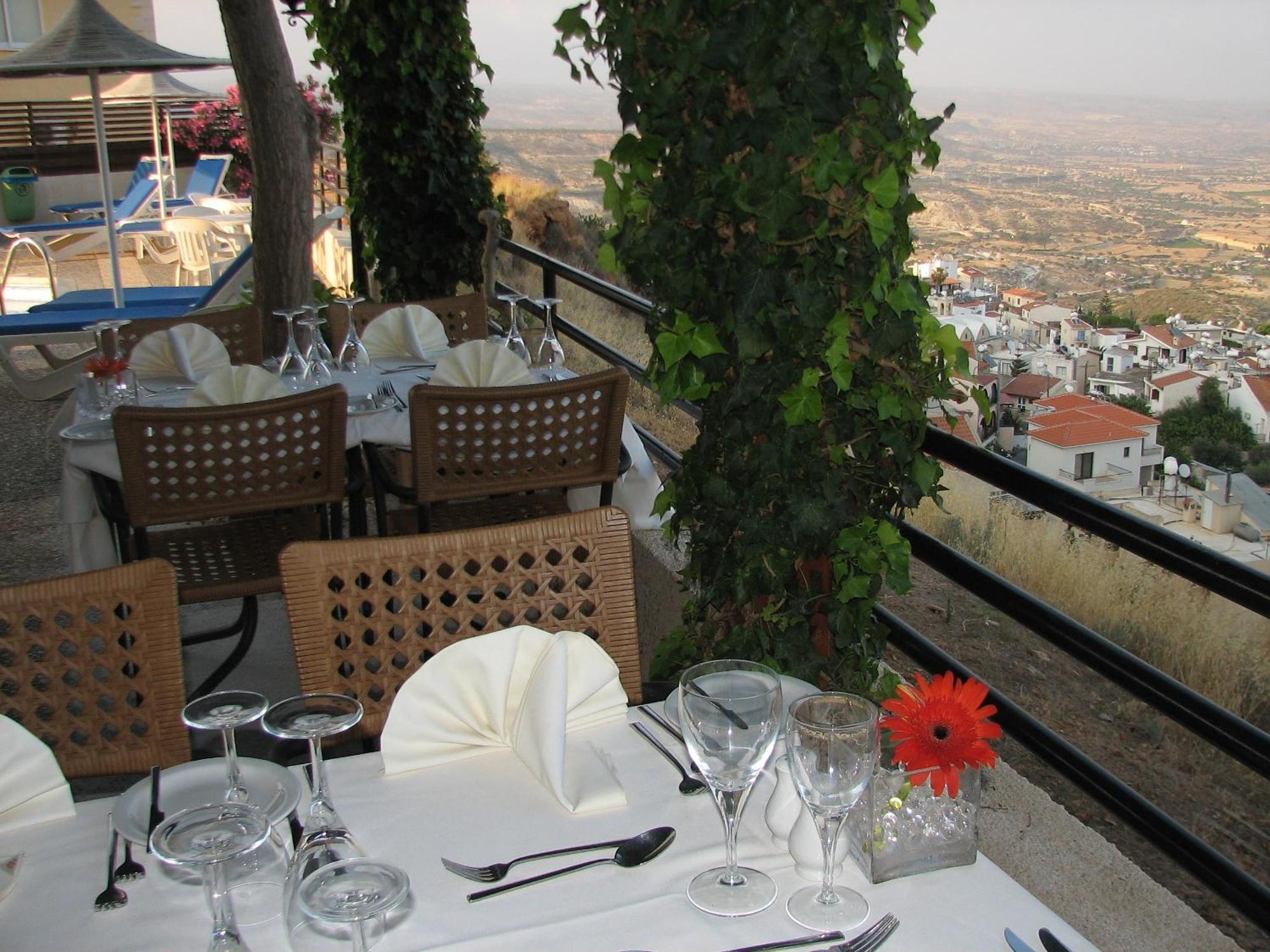 Hill View Hotel Apartments Pissouri Bagian luar foto