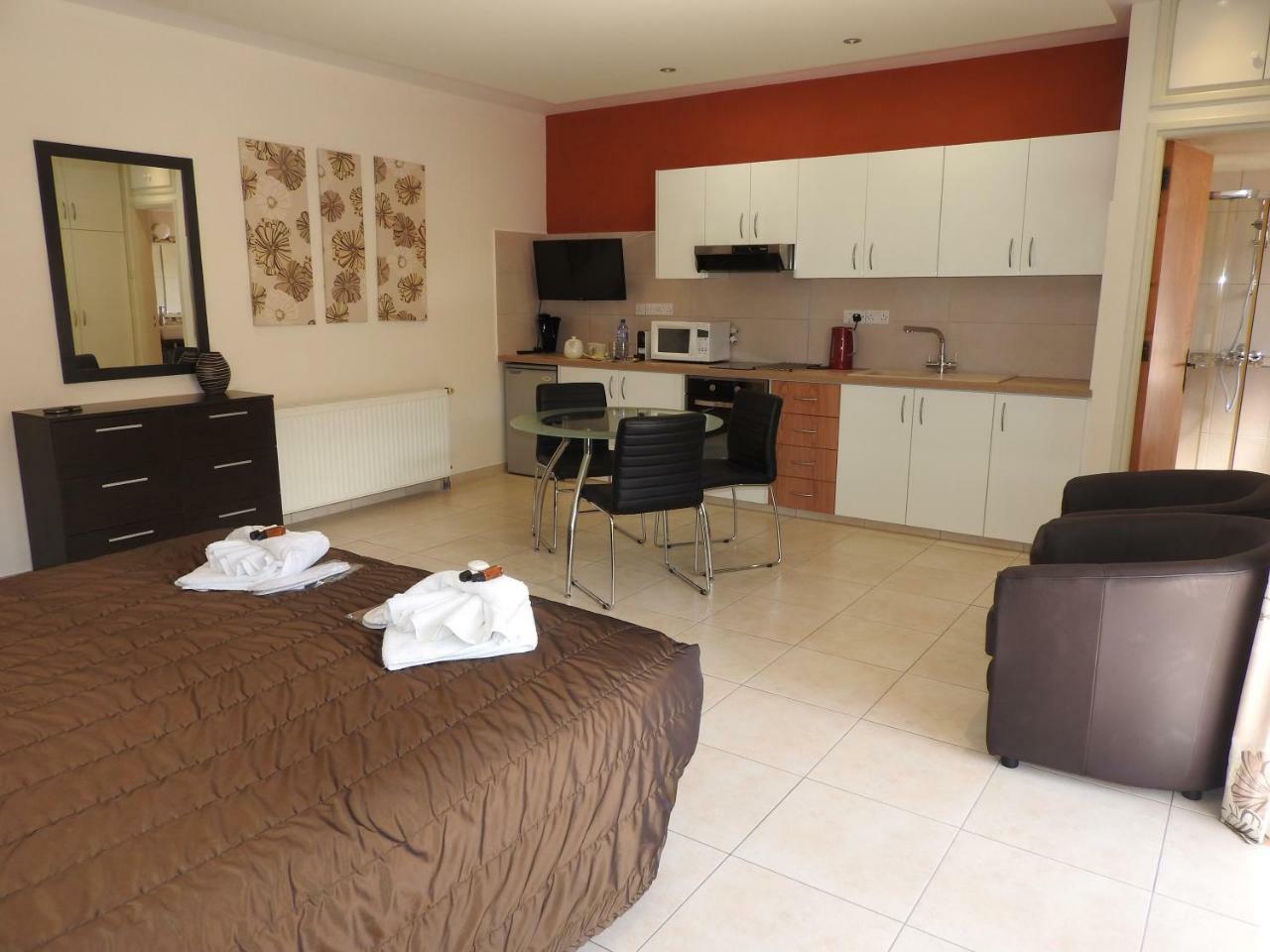 Hill View Hotel Apartments Pissouri Bagian luar foto
